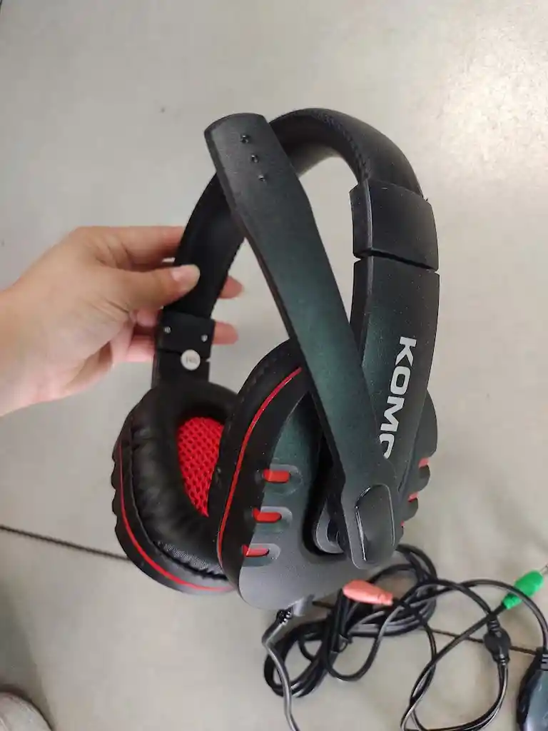 Audifonos Con Cable Diadema Negra Con Roja Komc