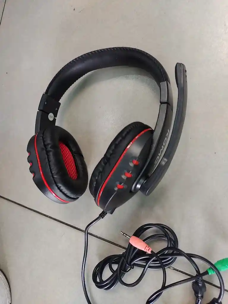 Audifonos Con Cable Diadema Negra Con Roja Komc