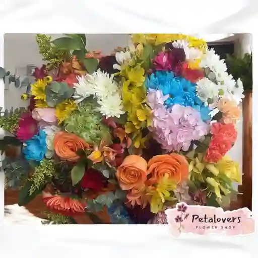 Flores Surtidas Con Rosas