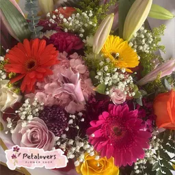 Flores Surtidas Con Lirios