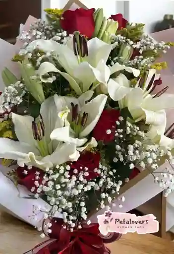 Flores Lirios Blancos + 12 Rosas Roja