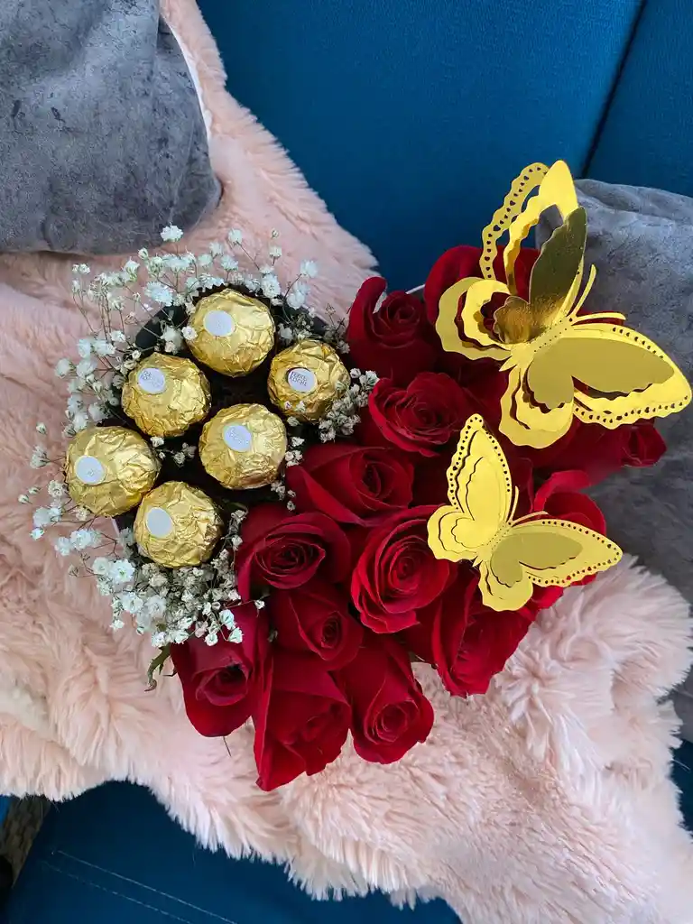 Caja De Corazón Con Rosas Y Chocolates Regalos Sorpresas Cumpleaños Dia De La Novia Dia De Amor Y Amistad Dia De La Mujer Aniversario