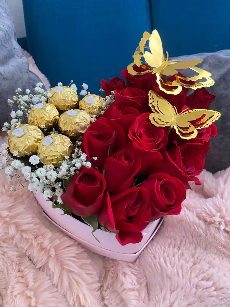 Caja De Corazón Con Rosas Y Chocolates Regalos Sorpresas Cumpleaños Dia De La Novia Dia De Amor Y Amistad Dia De La Mujer Aniversario