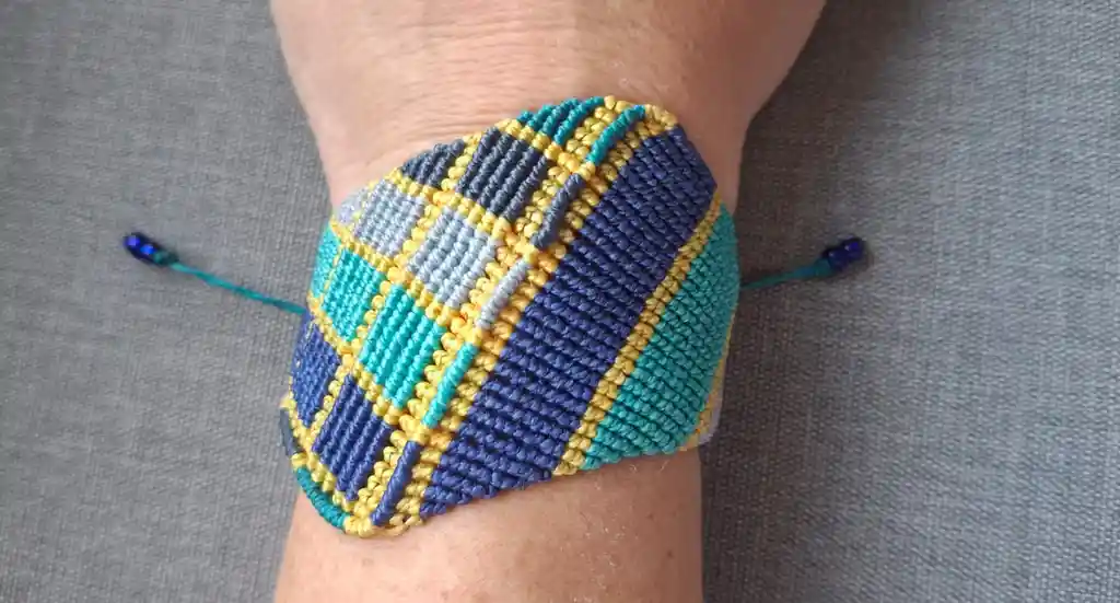 Pulsera De Macramé Geométrica/pieza Única/arte De Macramé /"geometría Azul "