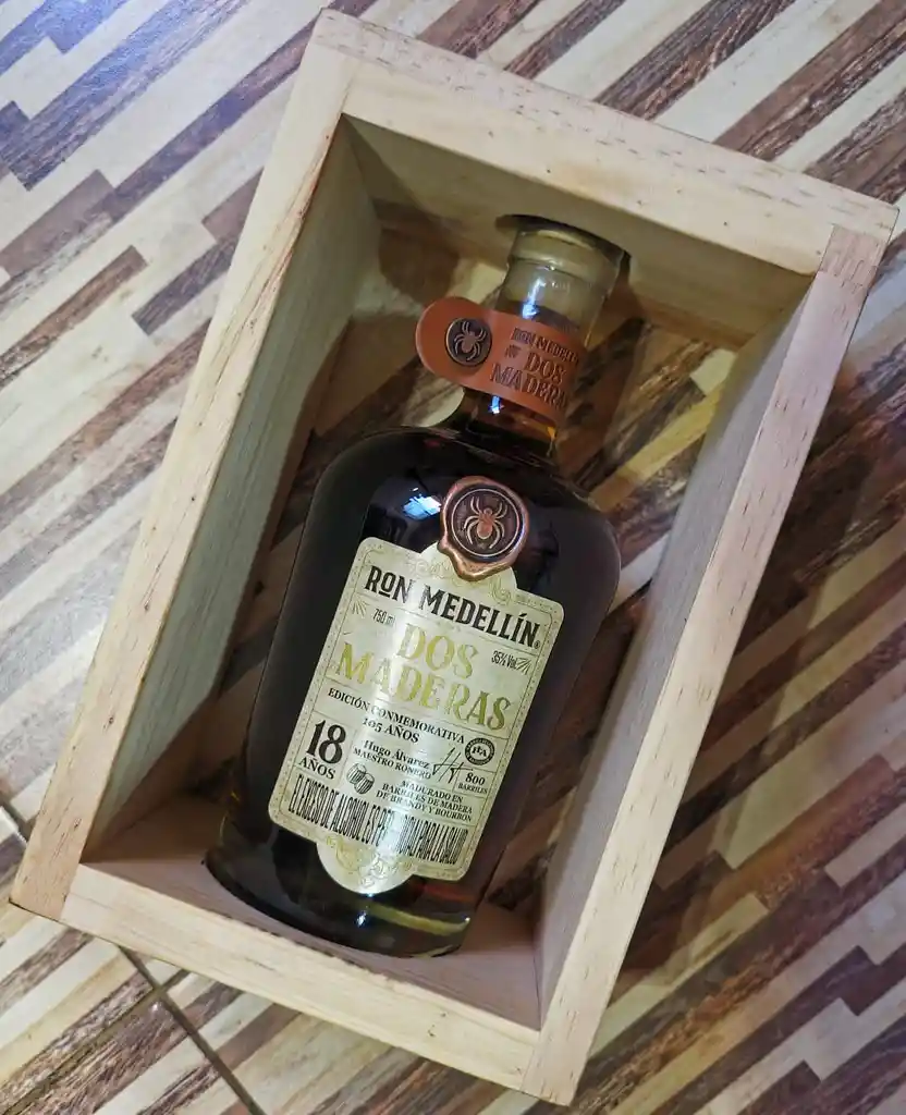 Ron Medellín Dos Maderas 18 Años Primium 750ml Edición Especial Limitada Que Redefine Su Sabor