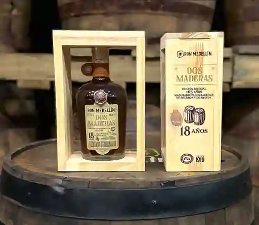 Ron Medellín Dos Maderas 18 Años Primium 750ml Edición Especial Limitada Que Redefine Su Sabor