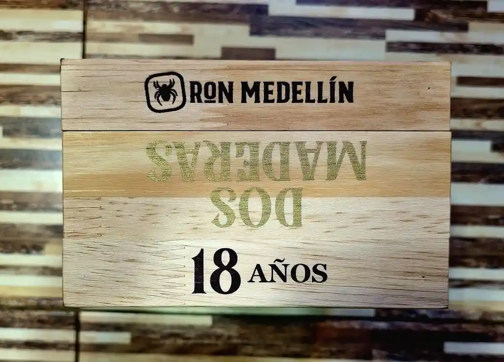 Ron Medellín Dos Maderas 18 Años Primium 750ml Edición Especial Limitada Que Redefine Su Sabor
