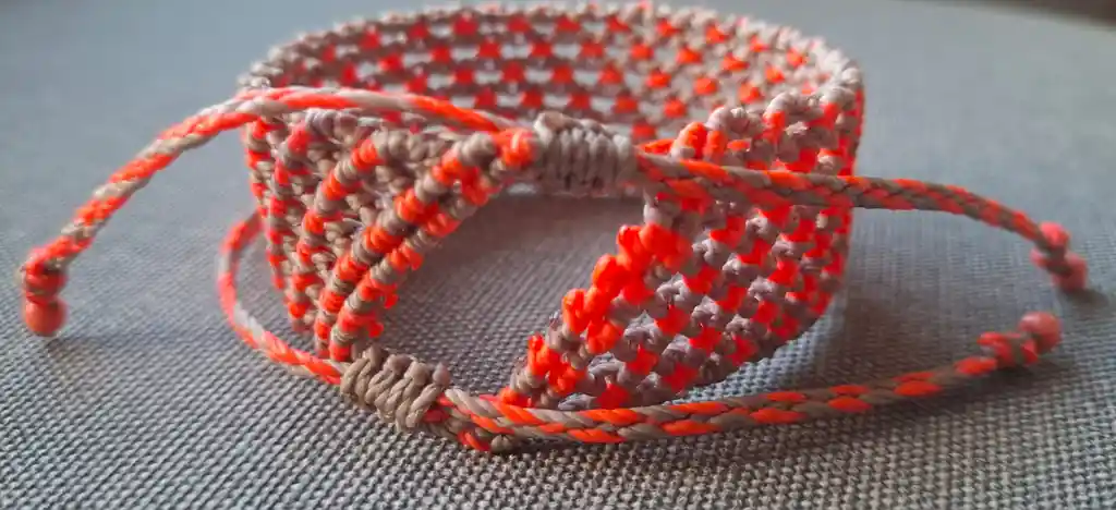 Pulsera De Macramé Hecha A Mano/ Pieza Única, Pulsera Diagonal - Esencia Salmón-rojo