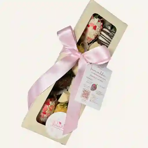 Caja X 8 Fresas Con Chocolate Decoradas Cinta Rosada