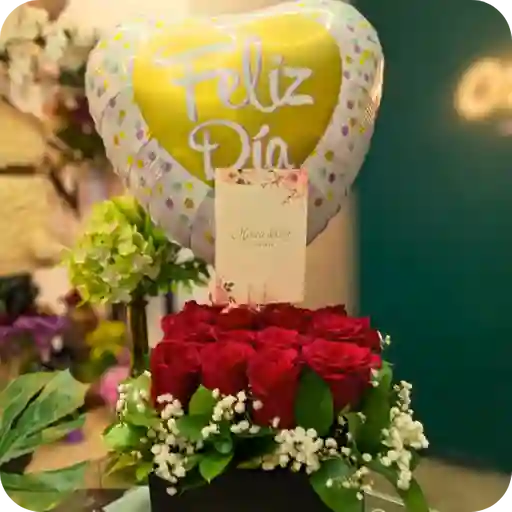 Caja Floral De 12 Rosas Rojas + Globo Cumpleaños