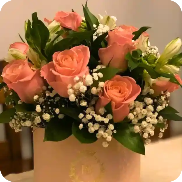 Caja Surtida De 8 Rosas + 4 Tulipanes