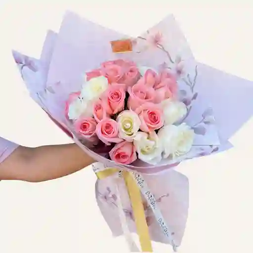 Bouquet Pink Rosas Rosadas Y Blancas X 24 Tipo Expotacion Papel De Flores
