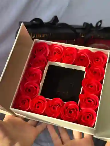 Joyero De Rosas Artificiales Rojas
