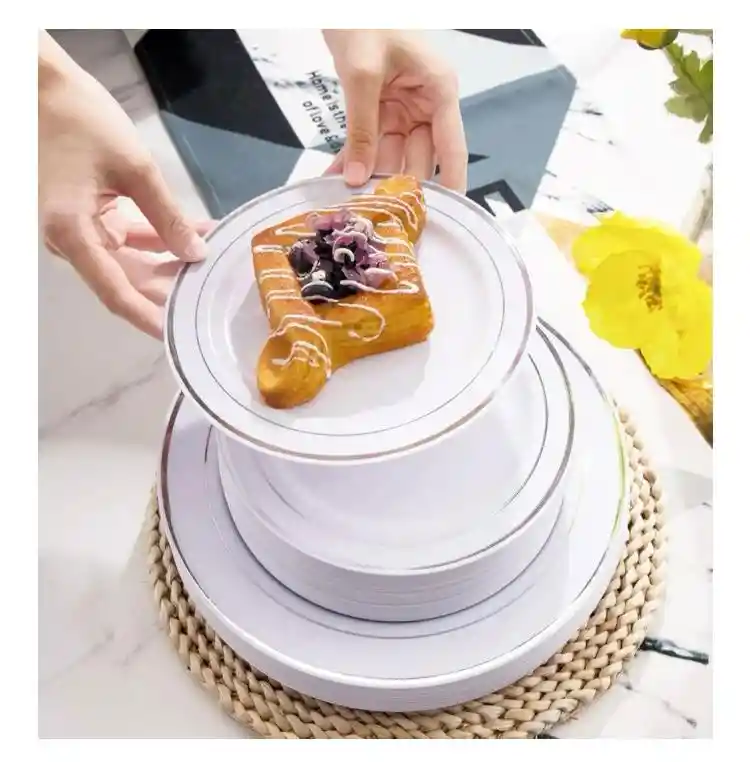 Plato Plástico Postrero Desechable Blanco Con Borde Plateado, Plato Elegante, Plato De Lujo