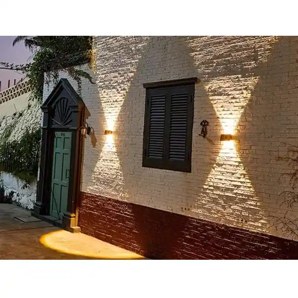 Lampara Aplique De Pared Moderno Con Panel Solar Decorativo