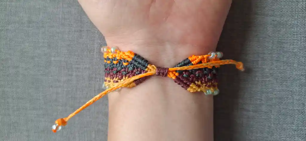 Pulsera Tejida En Macramé En Nudo Plano- Sol De Otoño