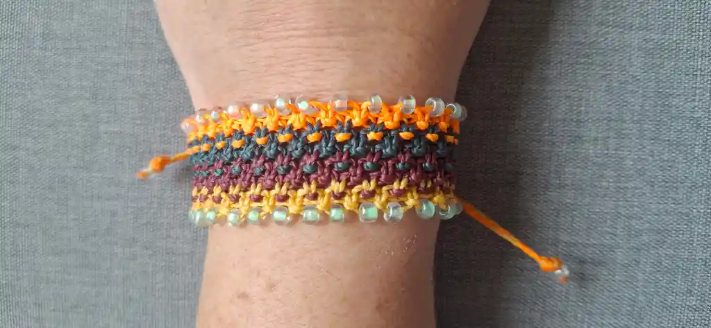 Pulsera Tejida En Macramé En Nudo Plano- Sol De Otoño