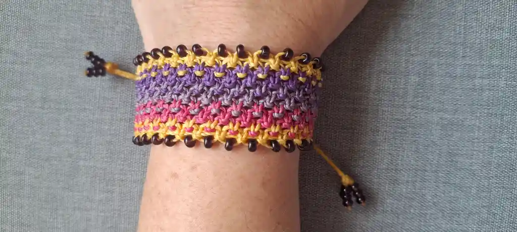 Pulsera Tejida En Macramé En Nudo Plano- Aurora Mística