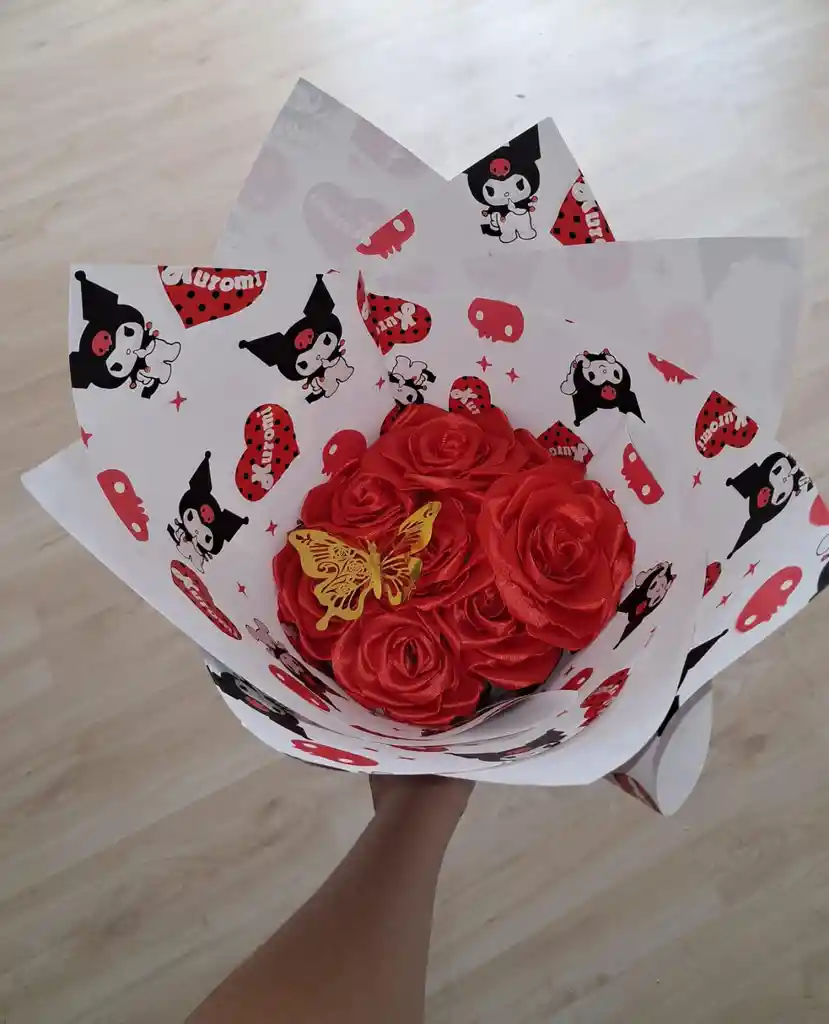 Ramo De Rosas Eternas Rojas - Kuromi