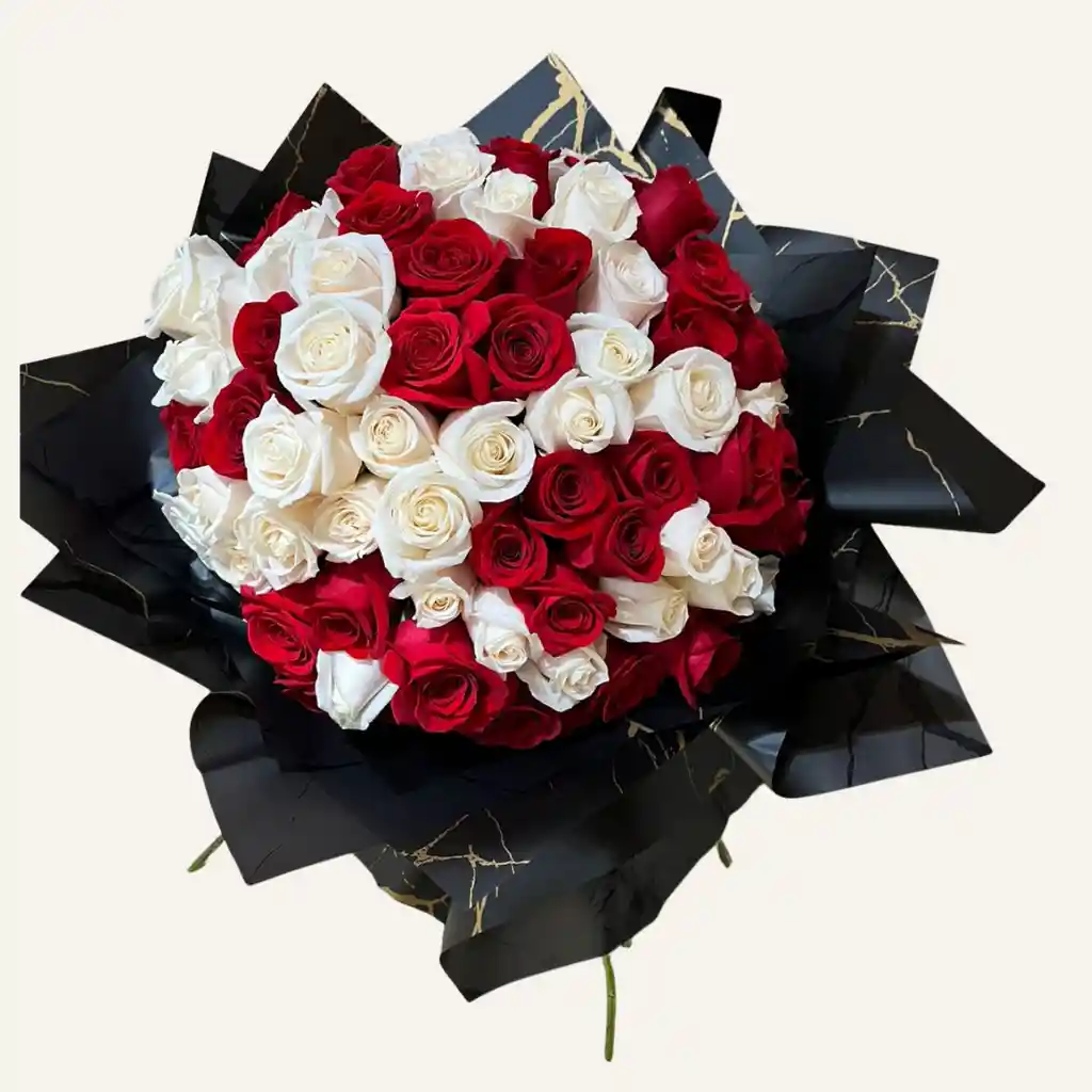 Bouquet Del Rosas Rojas Y Blancas X 50 Tipo Expotacion Papel Negro