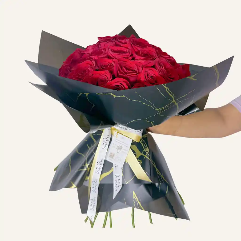Bouquet En Espiral Rosas Rojas X 50 Tipo Expotacion Papel Negro