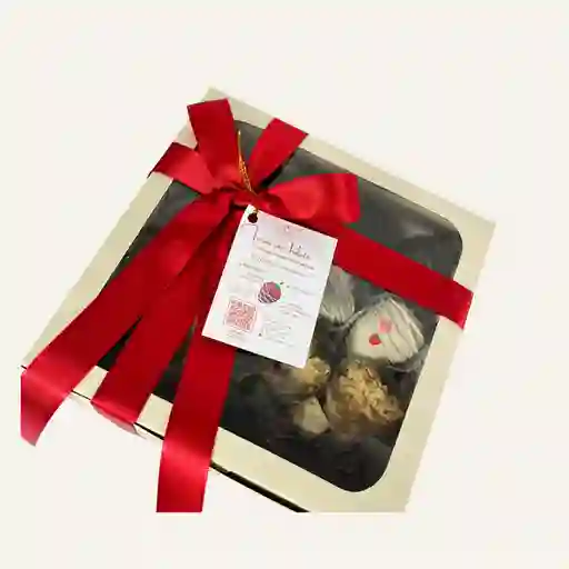 Caja X 16 Fresas Con Chocolate Decoradas Cinta Roja