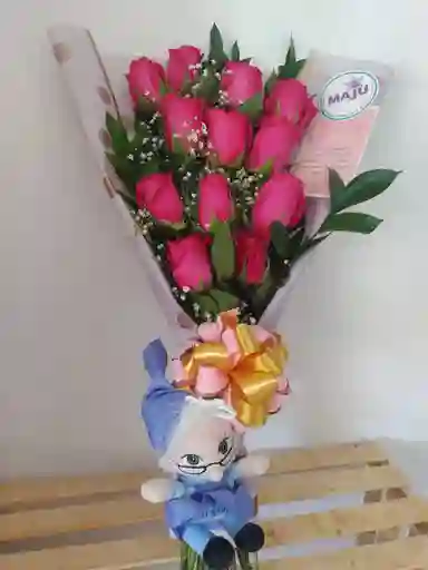 Ramillete De Rosas Color Pastel Con Personaje Tipo Llavero