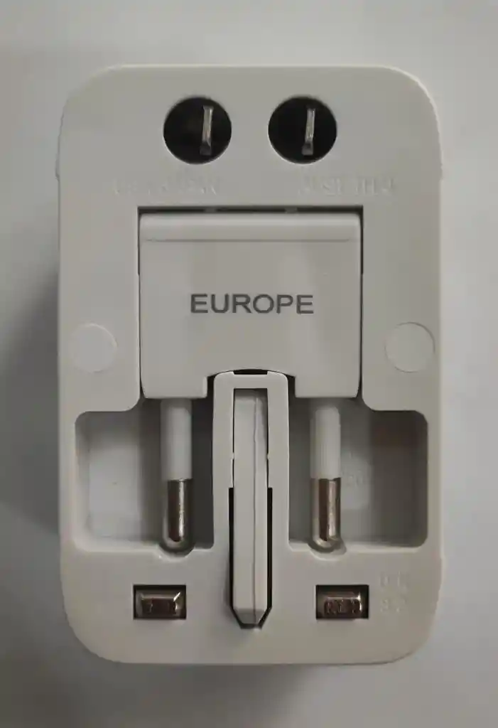Convertidor Adaptador Internacional All- In- One Universal