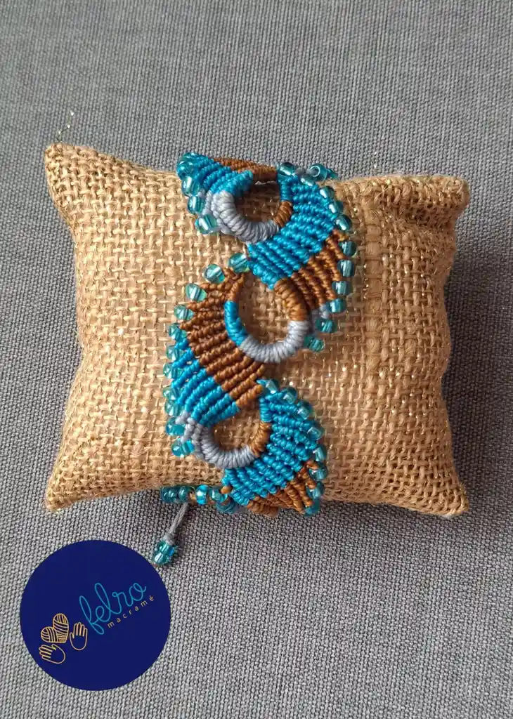 Pulsera Tejida En Micro Macramé/ Espiral Azul