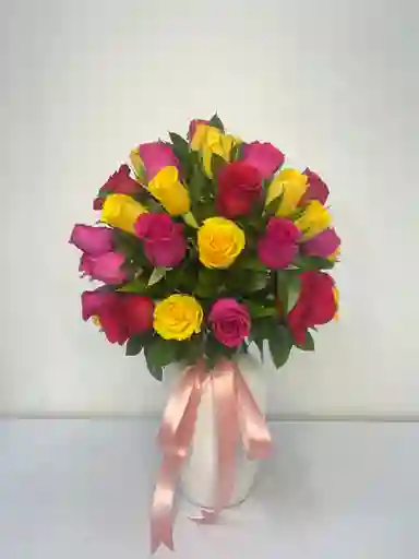 Hermoso Jarrón De Rosa Variadas