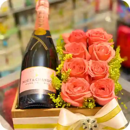 Canasta Passion De 8 Rosas + Champán