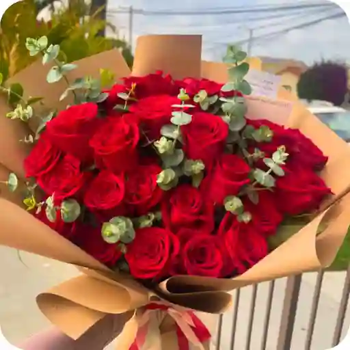 Bouquet Passion De Rosas Rojas & Eucalipto