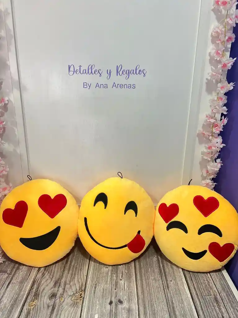 Peluche Emoji Carita Enamorada