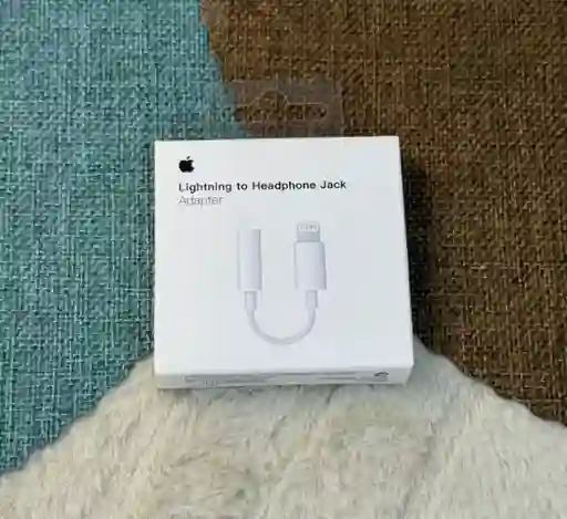 Adaptador Jack De Iphone / Salida 3.5mm Para Audifonos