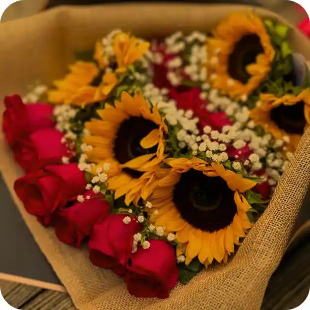 Bouquet Vintage De Rosas Surtidas & Girasoles
