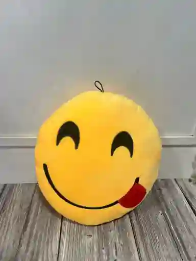 Peluche Emoji Carita Sonriente Sacando La Lengua