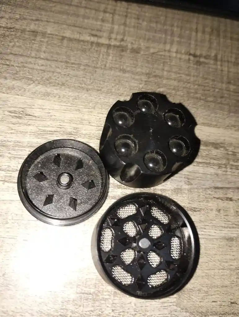 Grinder Moledor Revólver Negro Pequeño 3 Piezas