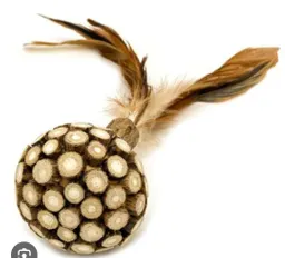 Regalo Juguete Madera Pelota Para Mascota Con Plumas Pequeña