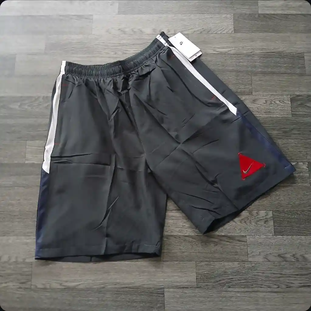Pantaloneta Nike Gris