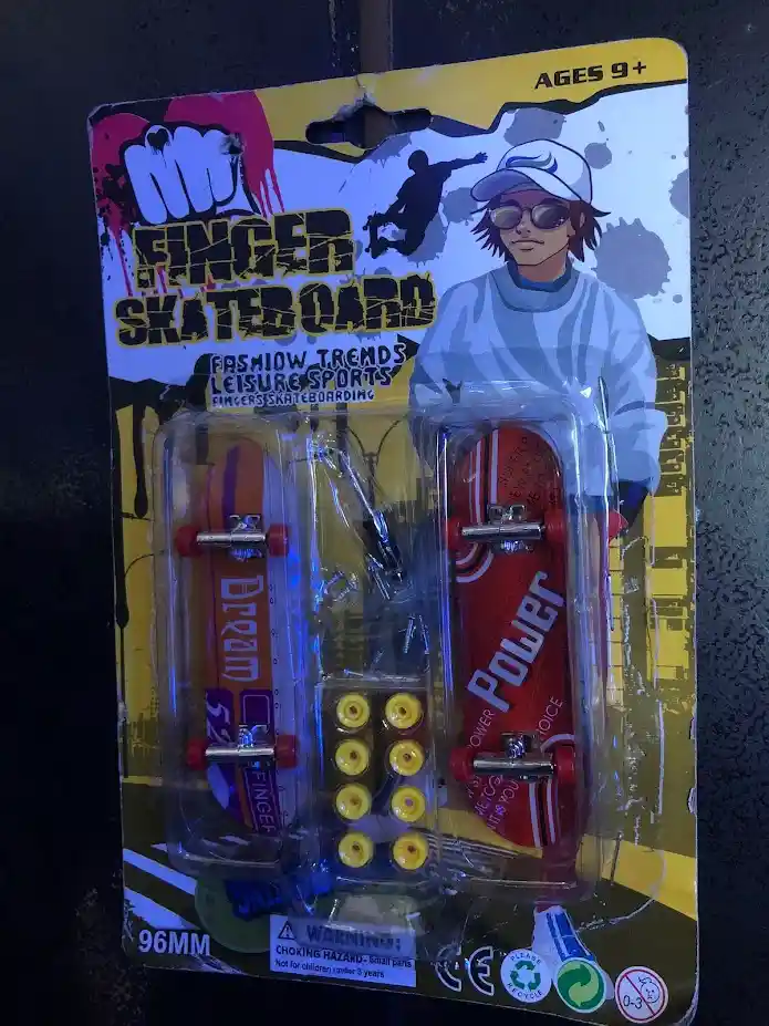 Juguete Patineta Miniatura Para Dedos Naranja Multicolor Con Accesorios