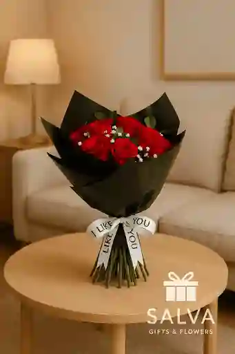🌹 Bouquet Con 30 Rosas Rojas, Follajes, Papeles Y Cinta De Lujo