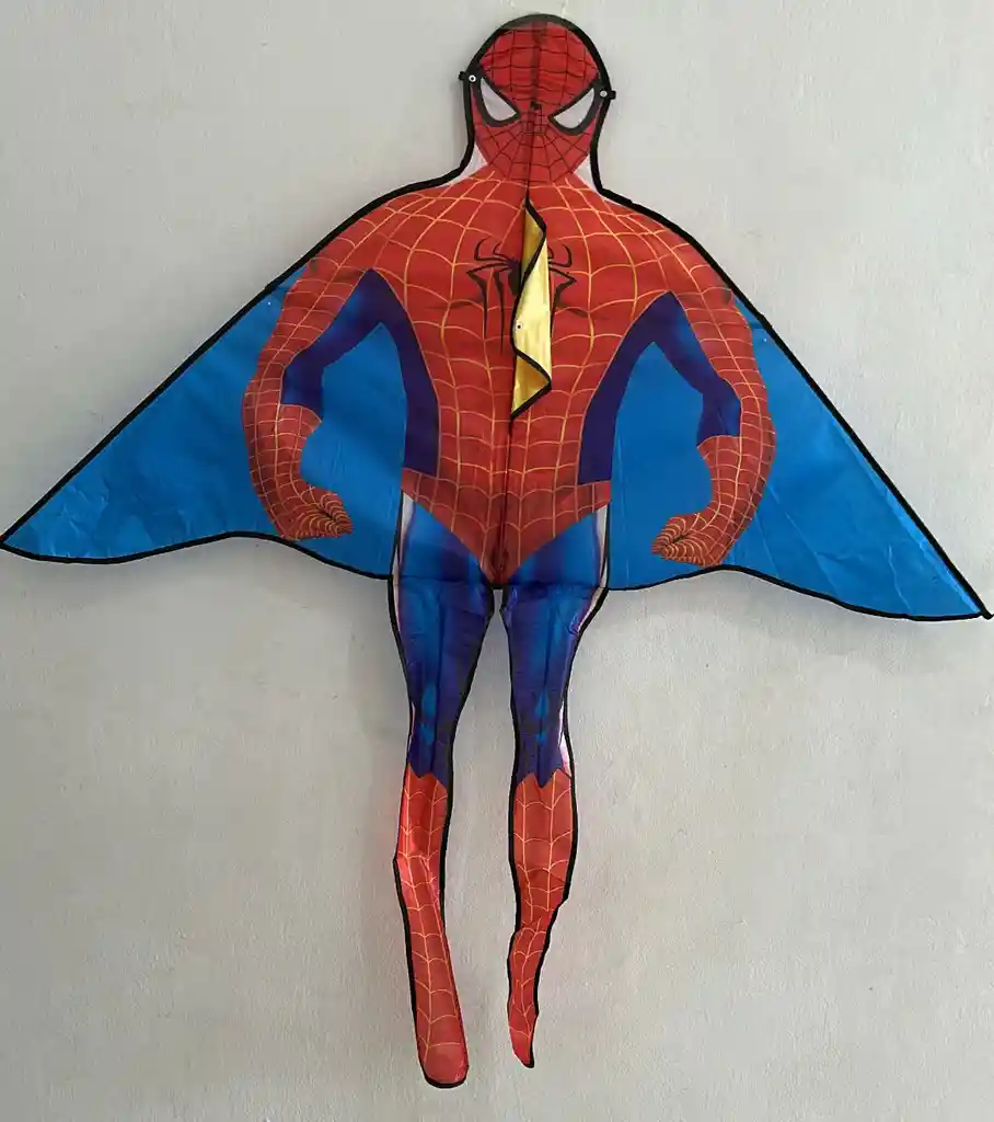 Cometa Pajaro Grande Personajes