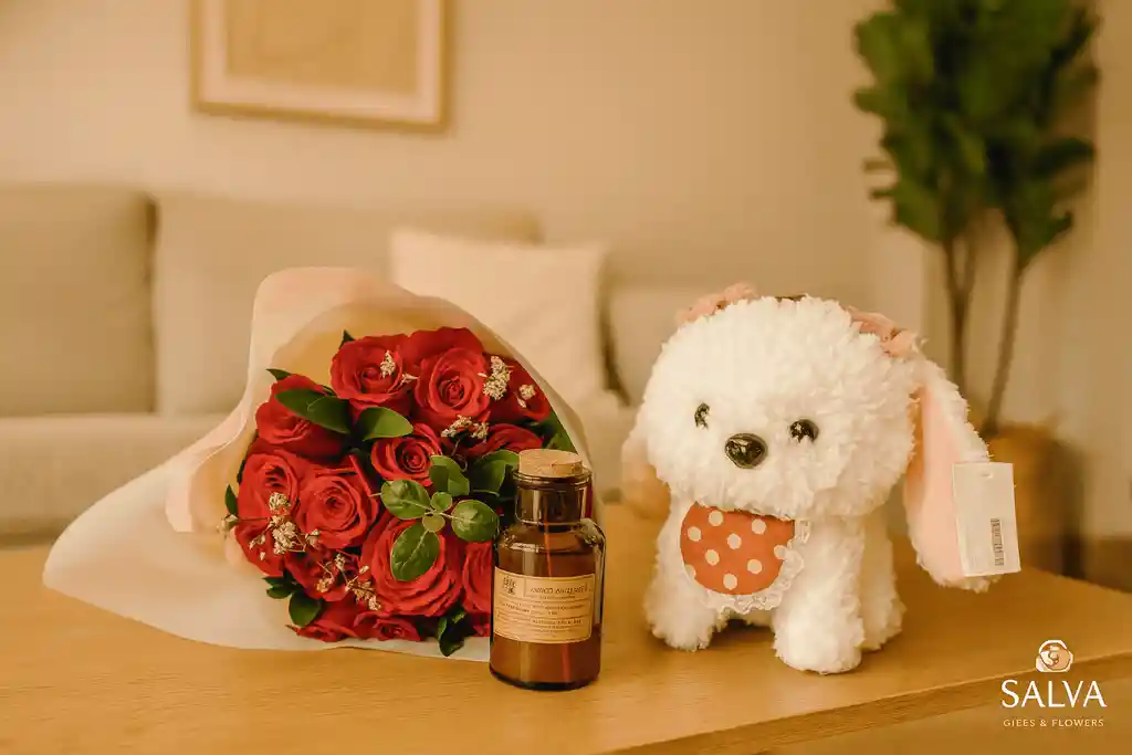 Combo De Ramo De Rosas Rojas, Peluche Perro Premium Y Vela De Soya