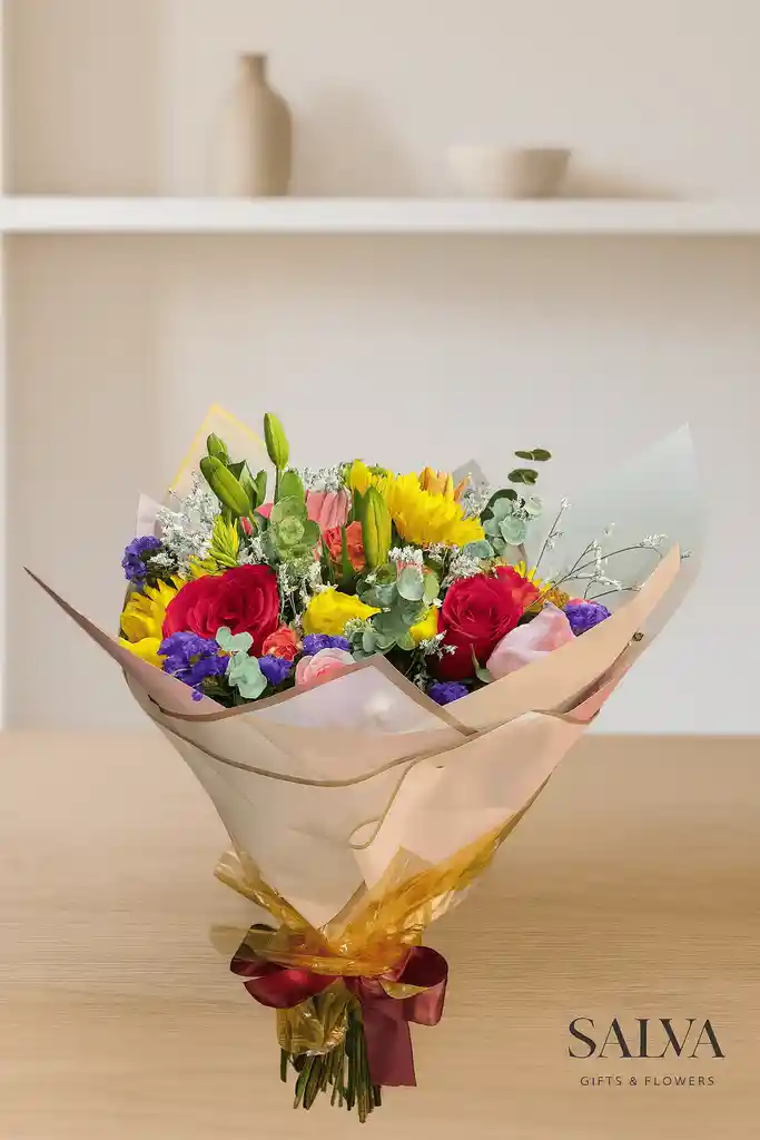 Bouquet De Rosas Surtidas Con Lirios, Gerberas Y Mini Rosa