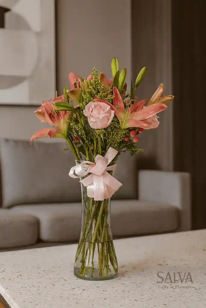 Florero Lirios Y Rosas