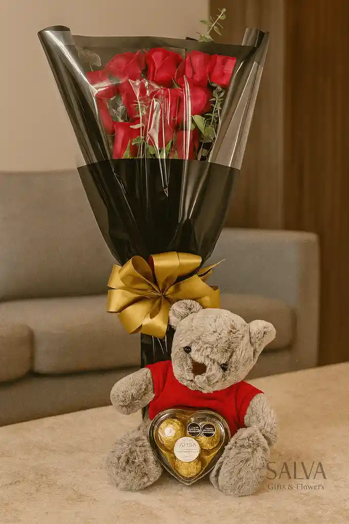 Ramo De Mano Con 12 Rosas Rojas + Osito + Chocolates – Detalle Amoroso Completo