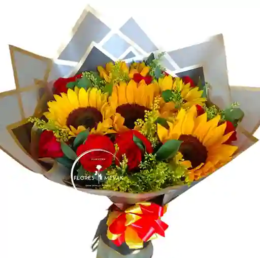 Flores Rosas Y Girasoles, En Bouquet