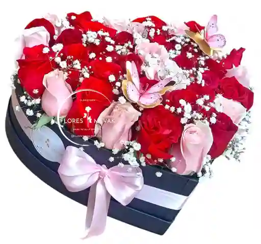 Flores Rosas Rojas Y Rosadas En Corazon