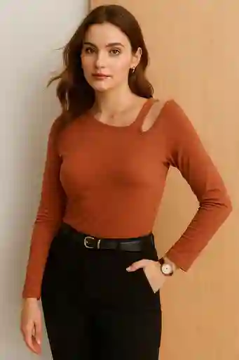 Blusa Asimétrica Cut Out