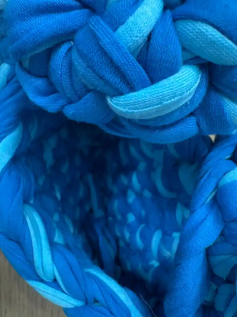 Bolso Cartera Artesanal Crochet Tonalidades De Azul – Hecho A Mano Con Trapillo Reciclado
